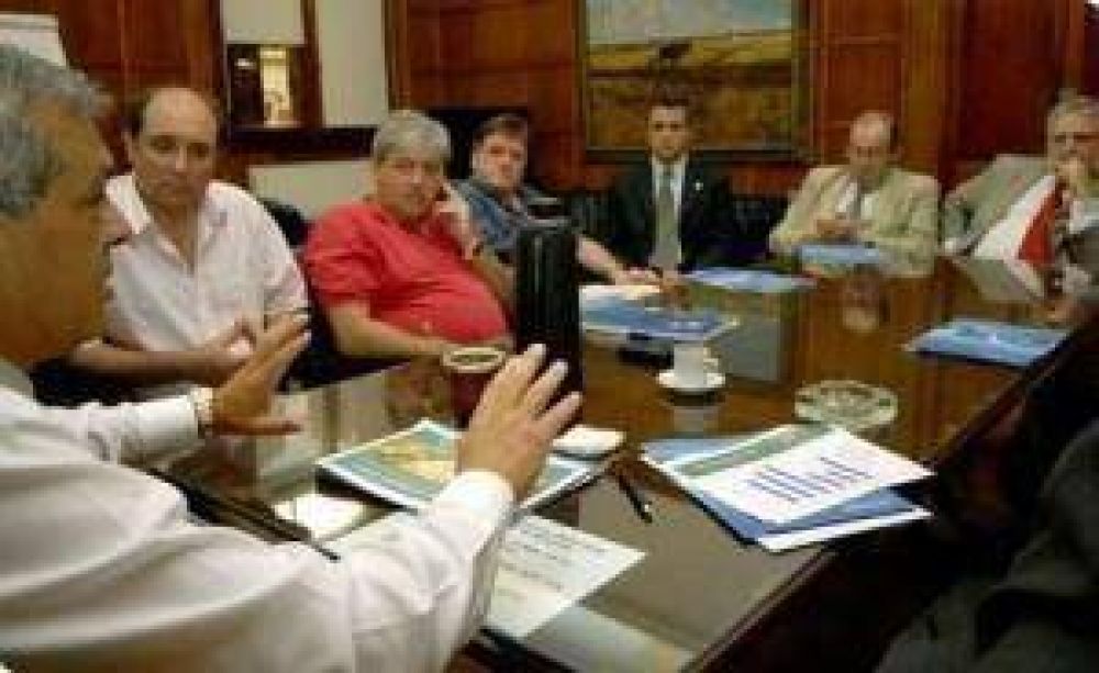  Dom�nguez: �Satan�s volvi� a meter la cola y falto a la verdad. Esta liberado todo el saldo exportable de trigo�