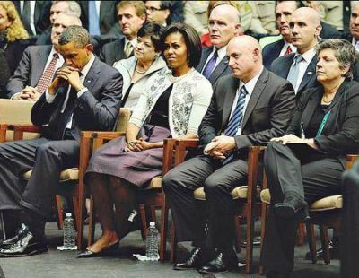 Con la tragedia, Obama recupera impulso