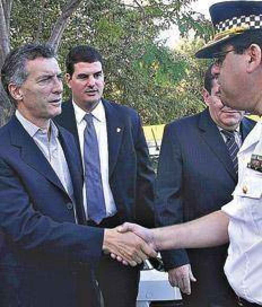 Mauricio Macri sigue jugando a dos puntas