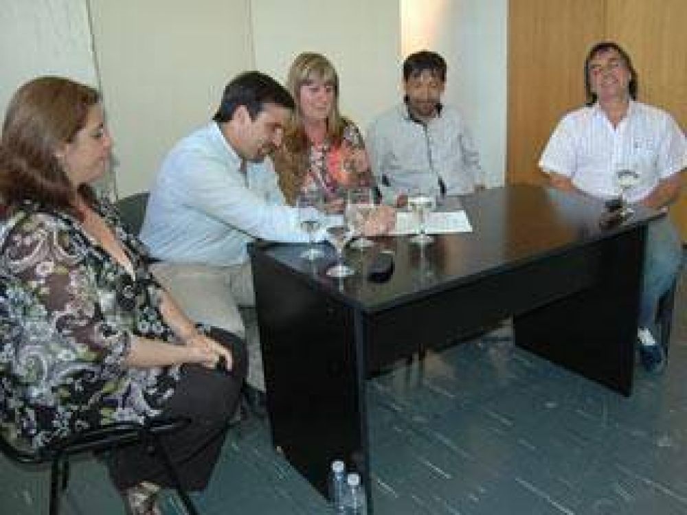 Municipio de Caleta Olivia comprar� material a Fundaci�n Olivia