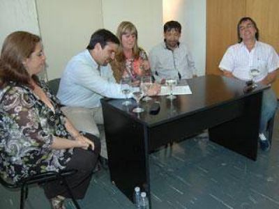 Municipio de Caleta Olivia comprar� material a Fundaci�n Olivia