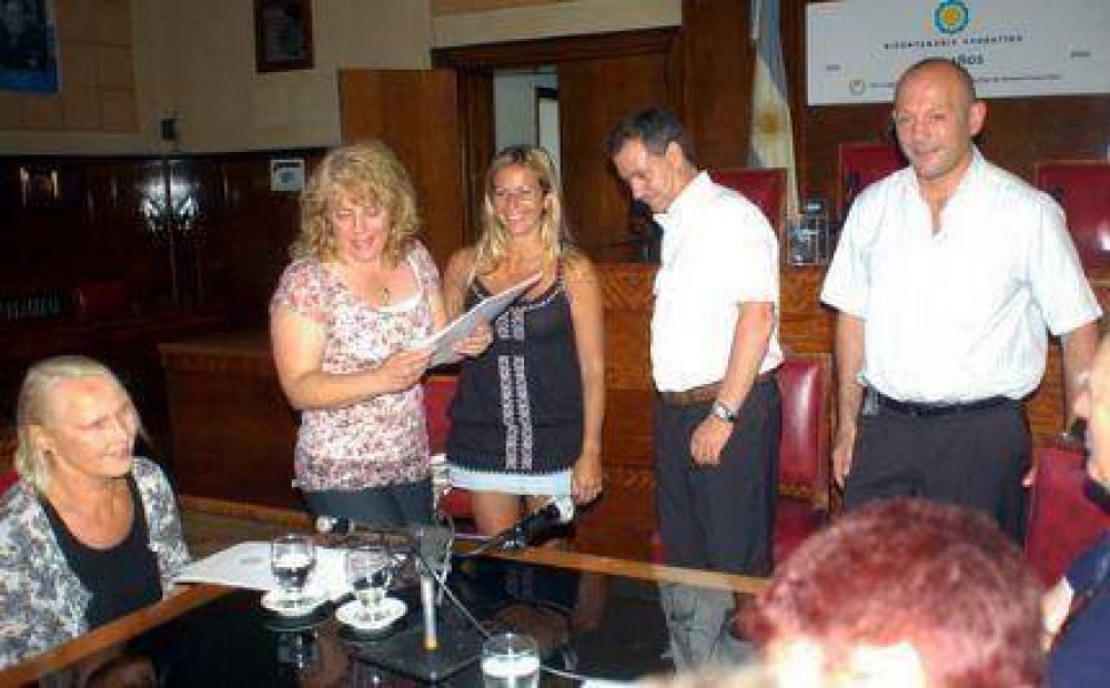 EL HCD en un emotivo reconocimiento a impulsoras del Paseo Navide�o de la calle Olaz�bal