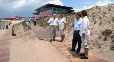 Representante de proyecto Pelli inaugur� balneario
