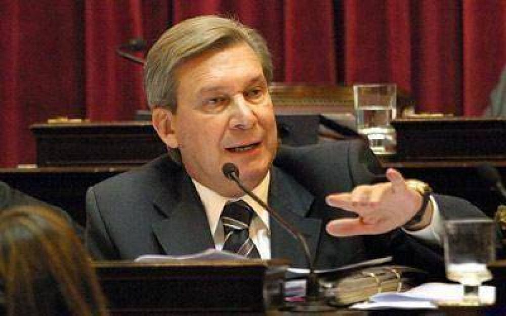 Guinle conden� el tiroteo entre facciones sindicales