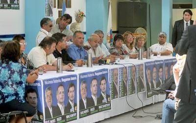 Buzzi denunci� que balearon su camioneta proselitista