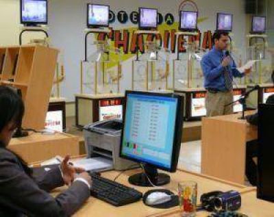 Los apostadores prefieren el papel antes que la versi�n electr�nica