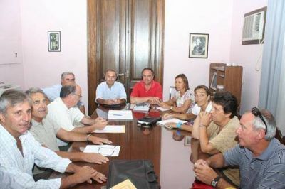El intendente Moccero calific� de �desprolijidad menor� la ocupaci�n de terrenos en Huanguel�n y dijo que lo volver�a a hacer