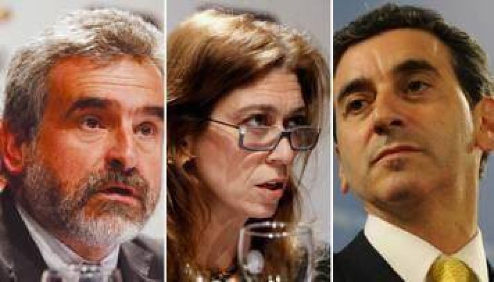 M�s funcionarios apoyan la reelecci�n de Cristina