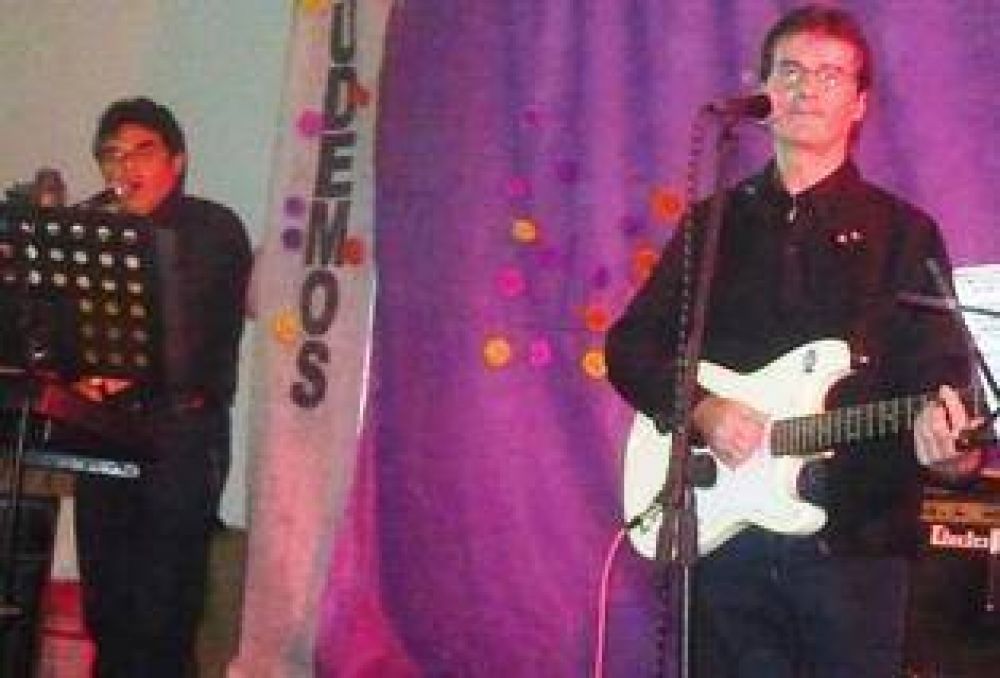 "D�o Esmeralda": Recital en el Municipio.  