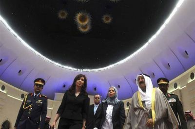 La Presidenta firm� acuerdos en Kuwait para atraer fondos