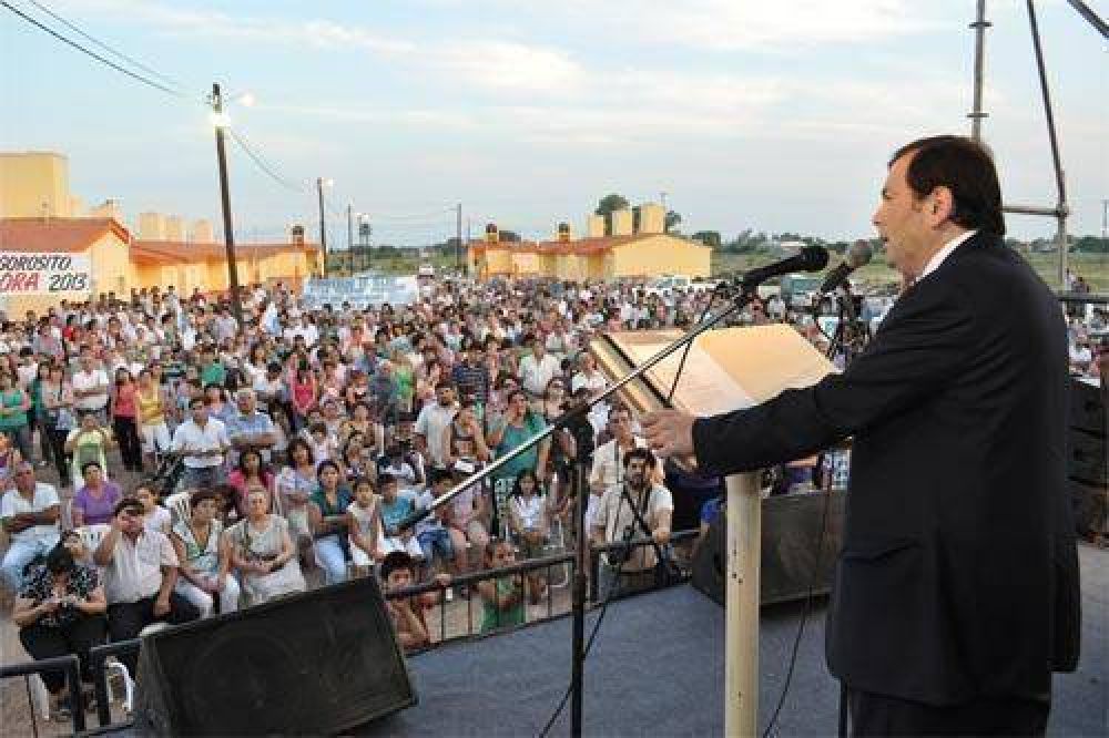 El gobernador habilit� viviendas en Bandera