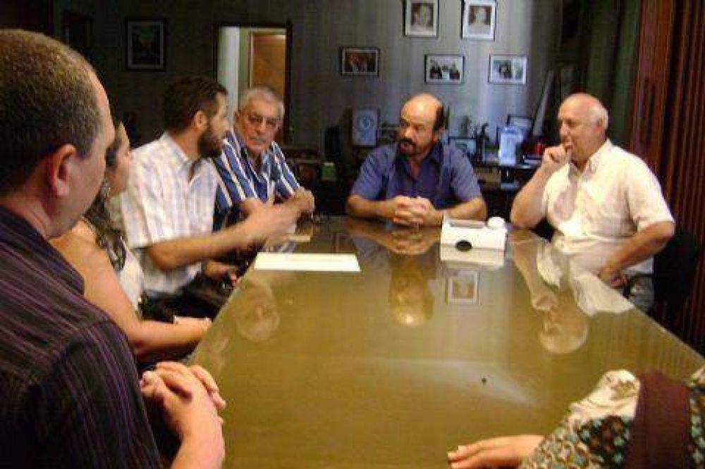 Evang�licos del barrio Santa Cruz se reunieron en el Municipio