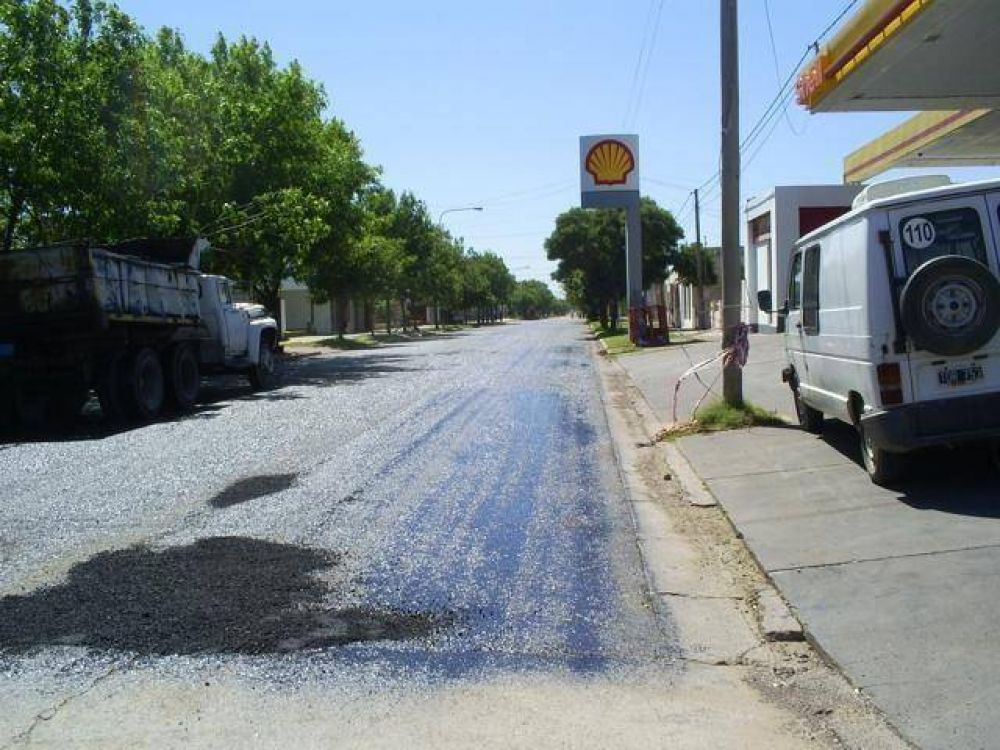 Comenzaron obra de repavimentaci�n de Calle Alberti