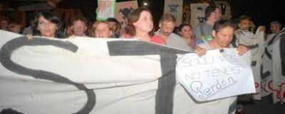 Intendente oficialista encabez� una marcha cr�tica contra Daniel Scioli