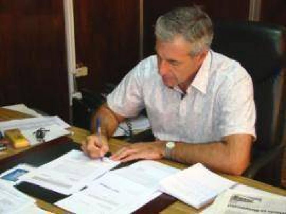Salliquel� Jorge Hern�ndez asumi� como Intendente Interino