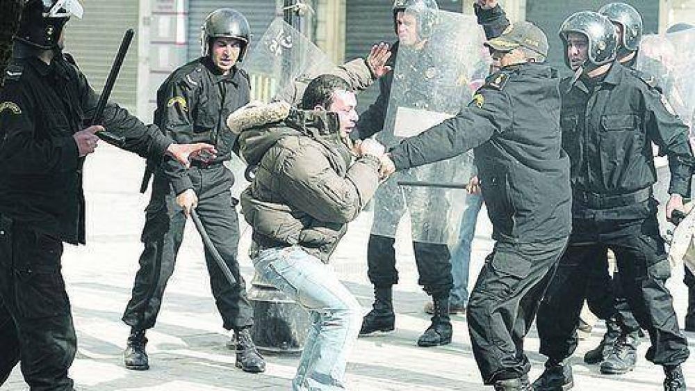 Tras la revuelta, T�nez dar� amnist�a a todos los presos pol�ticos