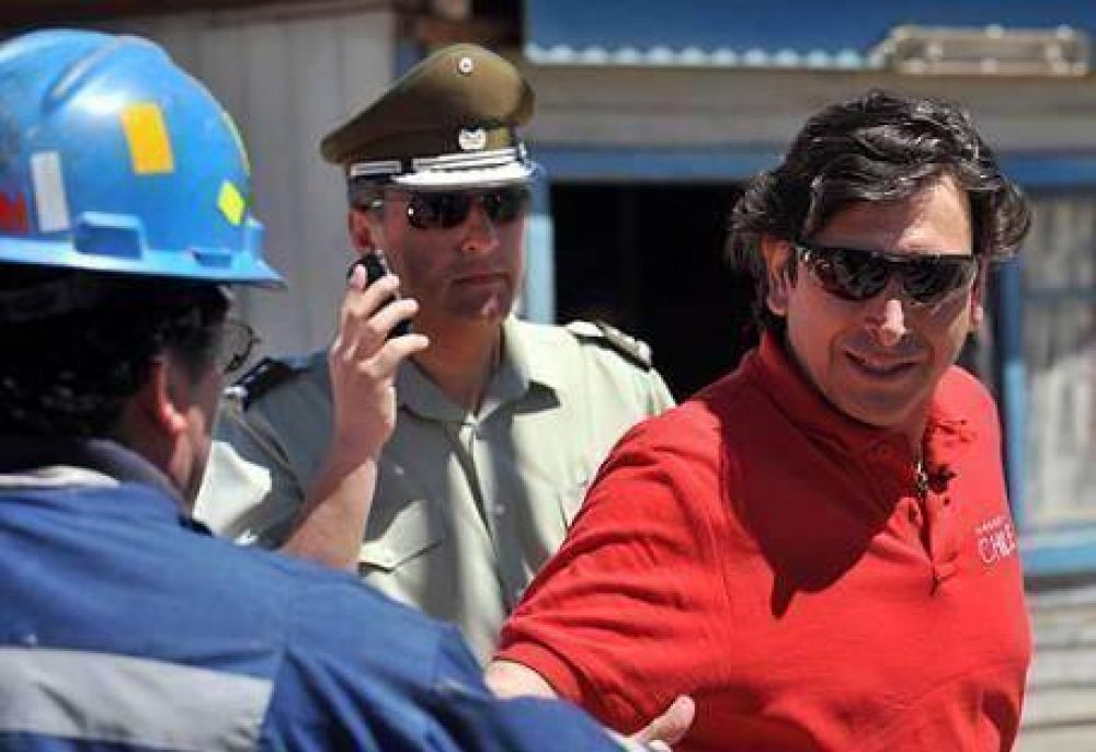 Al "ministro estrella" de Pi�era casi le pegan en el sur de Chile