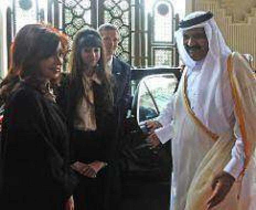 CFK inicia la visita oficial a Qatar
