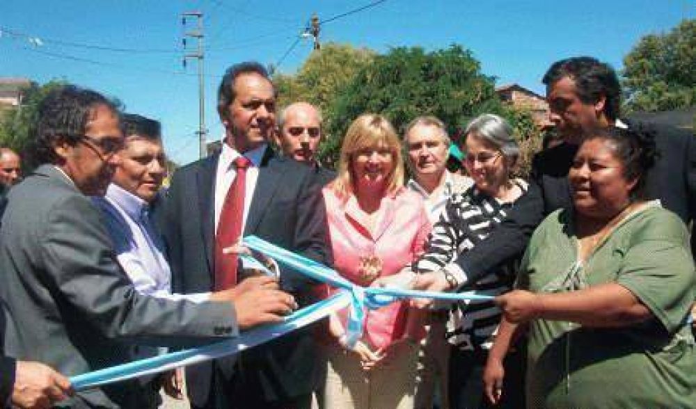 Scioli y Guzm�n inauguraron obras en Escobar