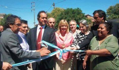 Scioli y Guzm�n inauguraron obras en Escobar