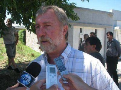Trabajos en 24 y 163 Bajcic: �Con esta colectora cerca de 40 mil personas van a poder conectarse a la red cloacal�