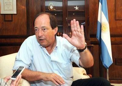 "Si Cobos quiere ser candidato que se sume a la interna del radicalismo"