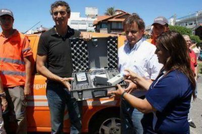 Randazzo le entreg� a Pulti cuatro alcohol�metros nuevos