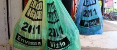Chaco: el ministro de Econom�a de Capitanich hace campa�a hasta en bolsas de supermercado