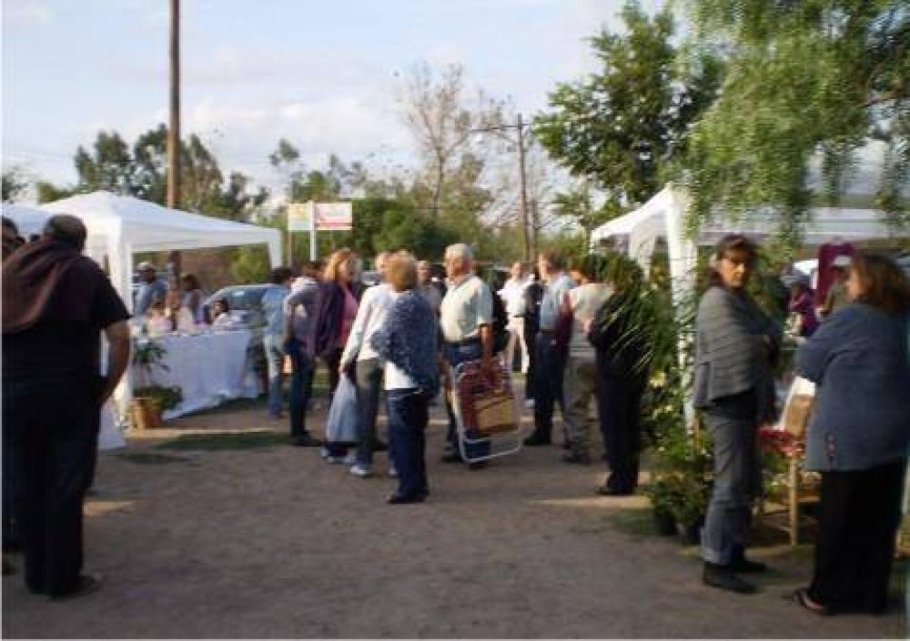 Producci�n, Turismo, Ciencia y Tecnolog�a  La Multiferia de R�o Luj�n se desarroll� en la Plaza �Mar�a In�s Dallera�