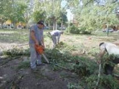 Tambi�n en Florencio Varela, Berazategui, y Berisso Entregaron ayuda para los afectados del temporal en Quilmes