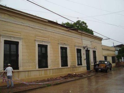 Se cay� parte de la mamposter�a en el frente de la Escuela Berisso