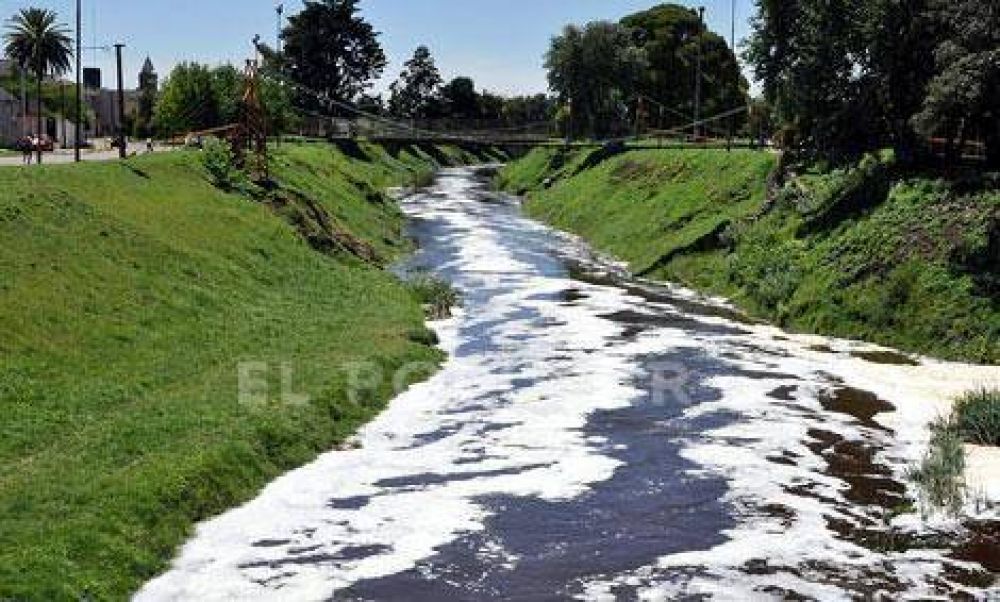 �Apuntamos al ensanche del arroyo para que el agua fluya m�s r�pidamente�