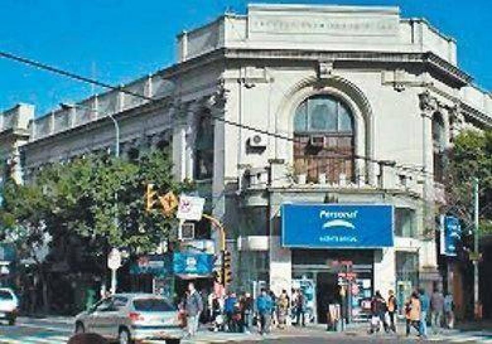 Macri decret� que los inquilinos de los 17 comercios desalojen el lugar en 8 d�as.