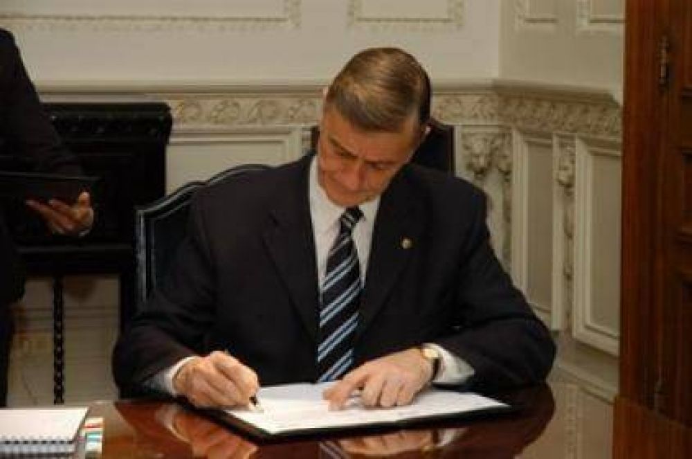 Binner promulg� la norma sobre el Colegio de Corredores Inmobiliaros