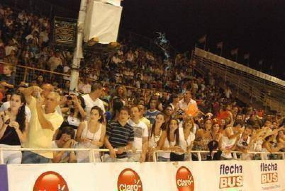 Casi 60 mil espectadores disfrutaron del Carnaval del Pa�s en lo que va de enero 