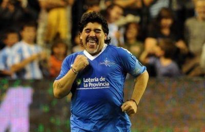 El Polideportivo se llen� para ver jugar a Diego
