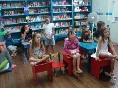 �Buscamos que los nenes se sientan peque�os bibliotecarios�