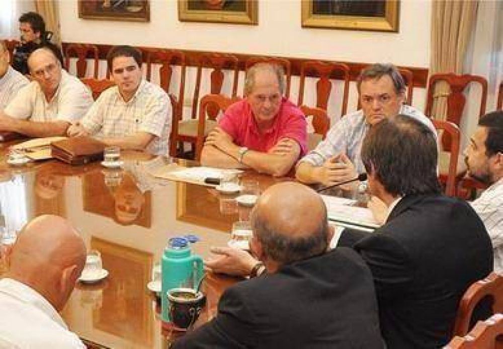 Larroque recibi� m�s de 25 mil pesos para mejoras habitacionales 