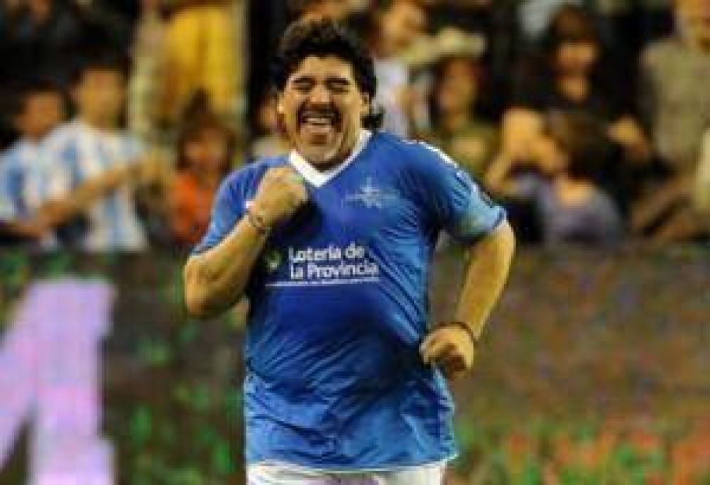 Robaron un arito a Diego Maradona