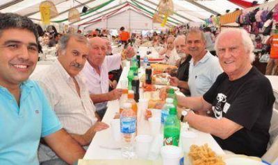 Pino Solanas recorri� el Puerto y almorz� en la Cantina de los Pescadores