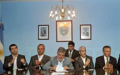 Das Neves firm� convenios por m�s de 143 millones de pesos