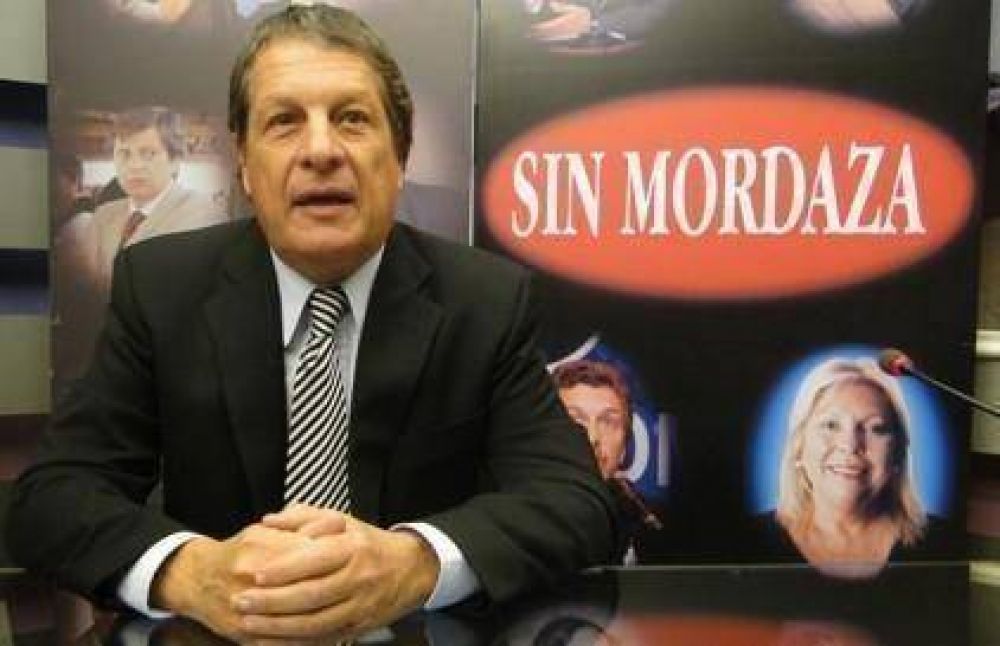 Nicotra llama a "no mezclar agua y aceite"