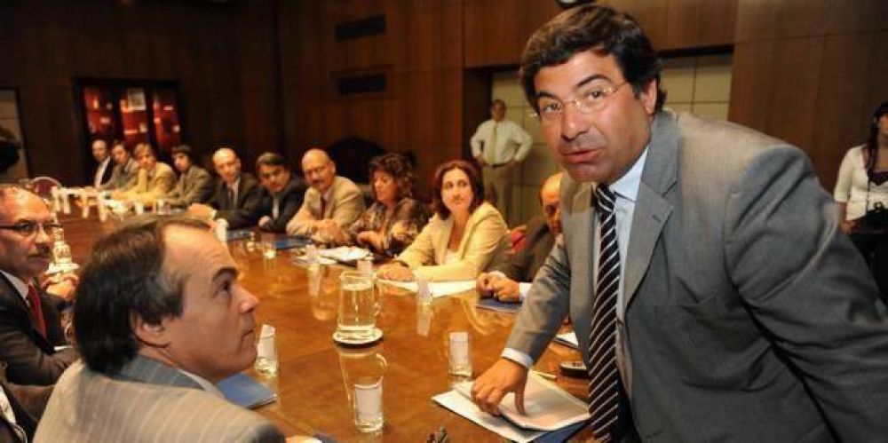 Afirman que el canje de impuestos de Echegaray con los medios es ilegal