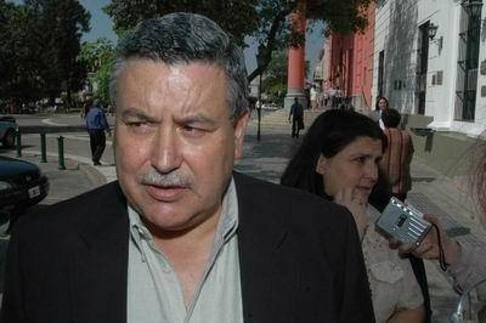 Pernasetti cuestion� la re-re, aunque aval� la f�rmula del radicalismo