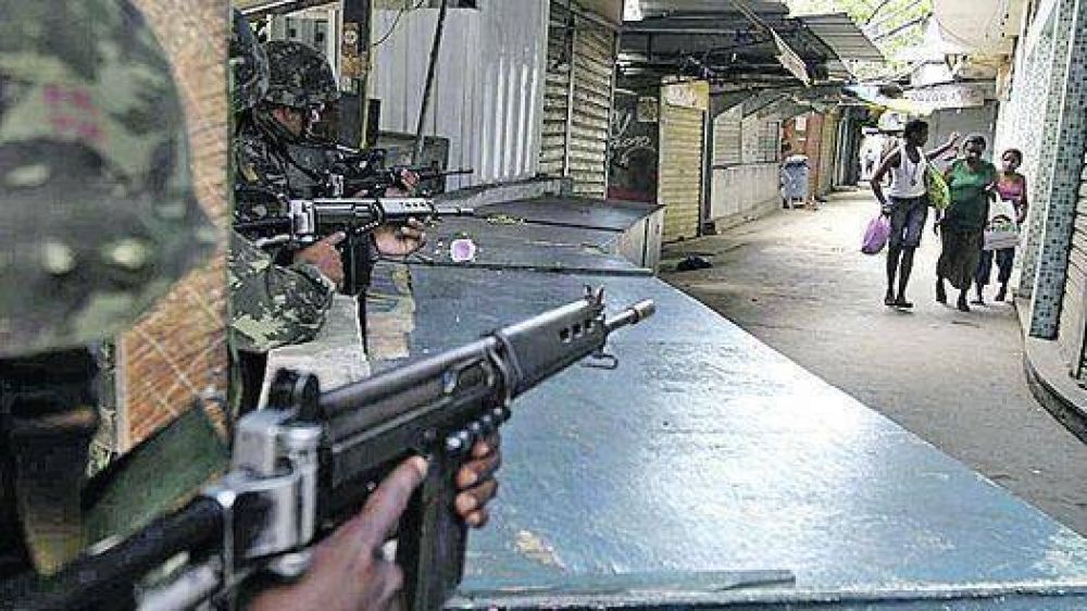 R�o: separan a 53 militares y polic�as por robos en una favela