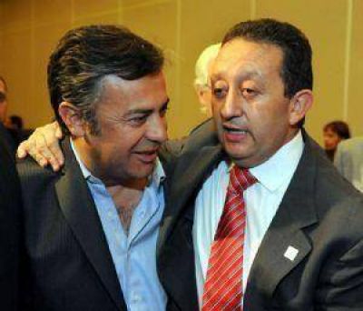 Jaque y la UCR pelean por $300 millones