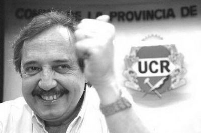Ricardo Alfons�n recorre la Costa Atl�ntica en compa��a de Gustavo