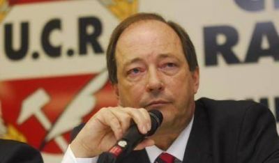 Radicales apoyan a Sanz para la candidatura presidencial
