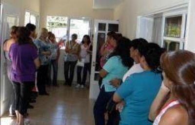 El gobierno provincial sigue asistiendo a eEl gobierno provincial sigue asistiendo a empleados de fabricas en crisismpleados de fabricas en crisis