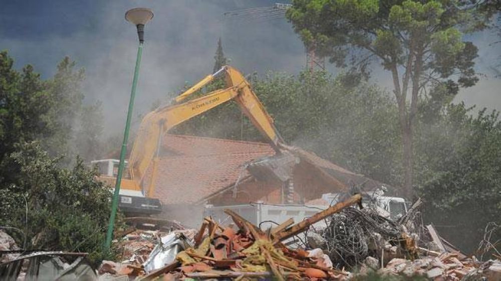 Se podr� demoler s�lo en d�as h�biles